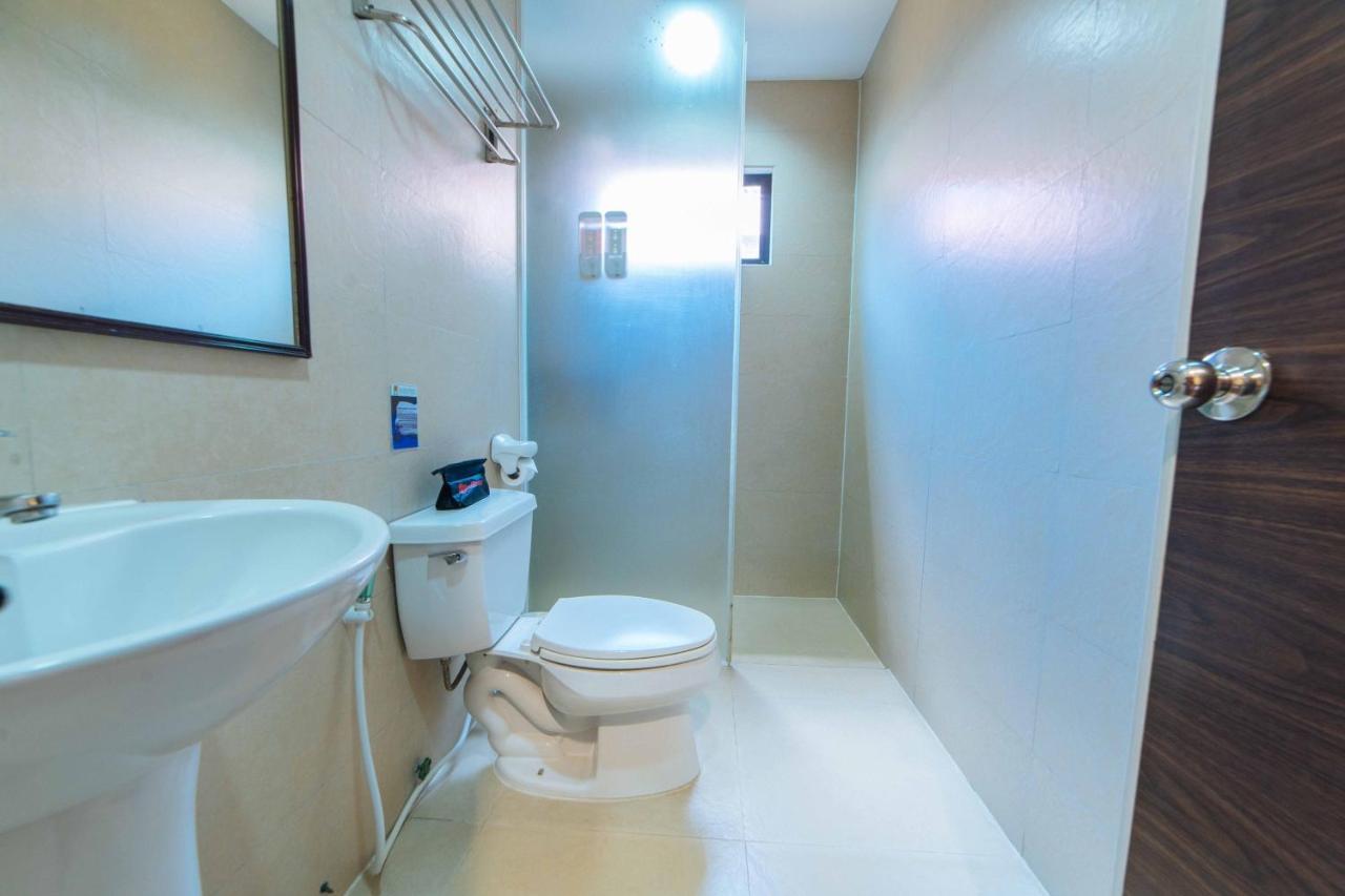 Reddoorz Premium @ The Ritz Garden Oases Hotel Davao Exterior photo