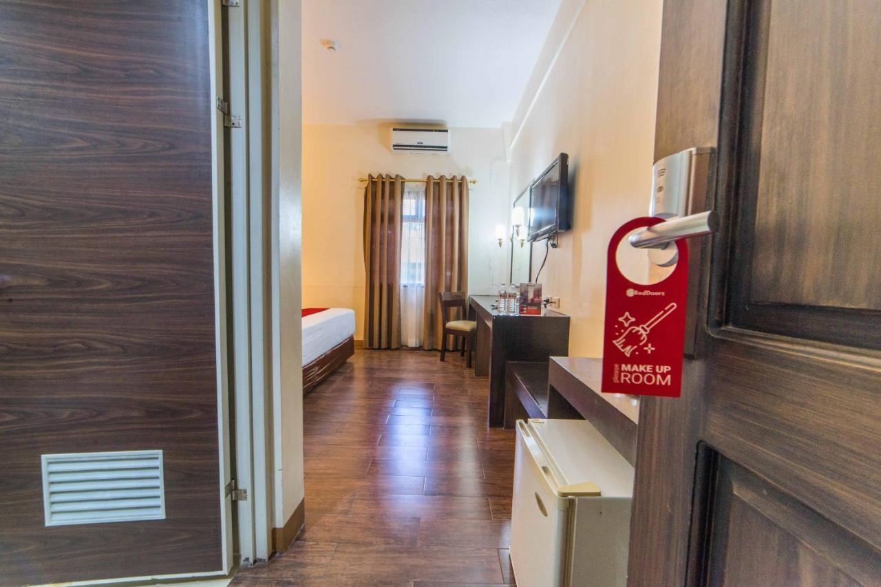 Reddoorz Premium @ The Ritz Garden Oases Hotel Davao Exterior photo